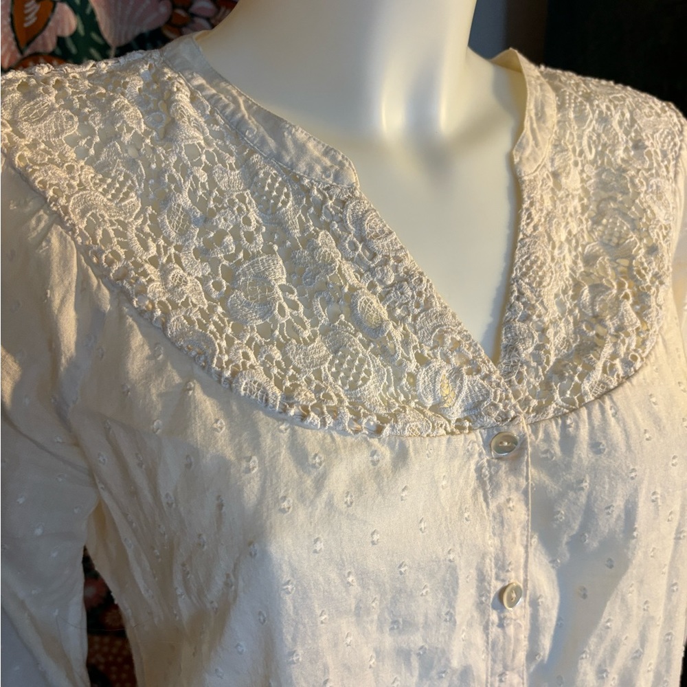 Lucky Brand 100% cotton lace detail cream colored top size Small